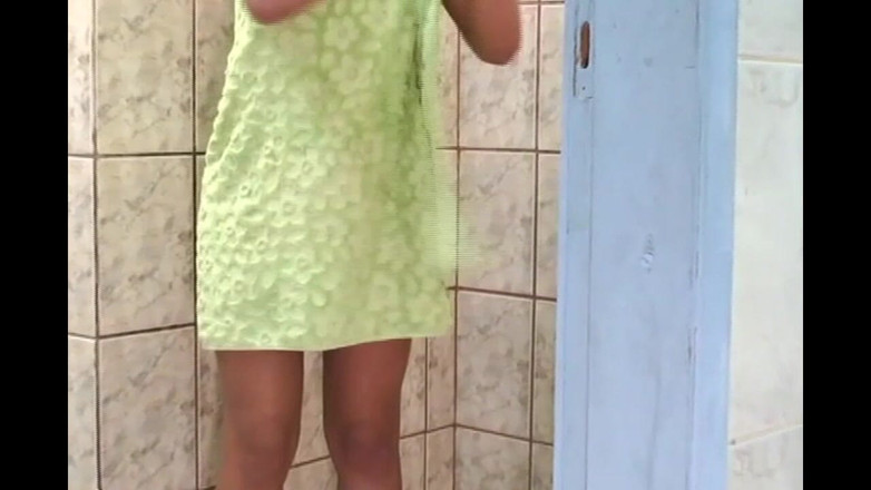 Shemale Vintage MegaStore: Travesti se masturba com seu brinquedo favorito