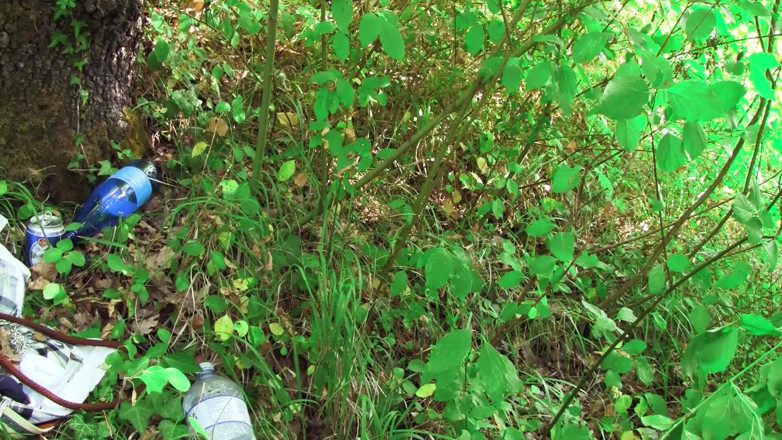 Fetish Bear : Male Mode: Ung sadist piskar en gammal gris som är bunden i skogen.