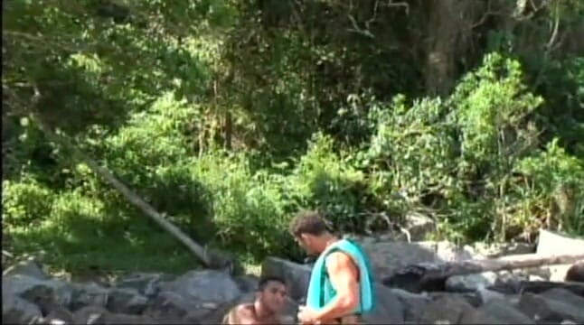 Bad Boyz: Esses dois caras perfeitos gostam de anal na praia