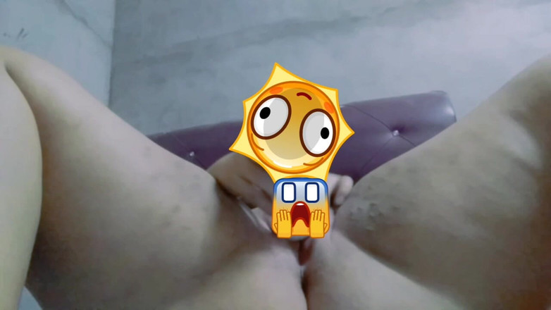 CumOnMeth: Nessun dildo, ho usato il Deodorante per farmi venire forte