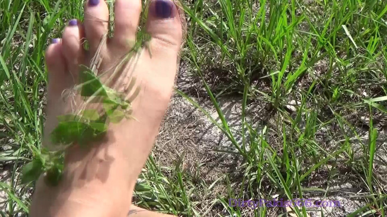 Goddess Vivian Leigh: Hungry Foot Slave