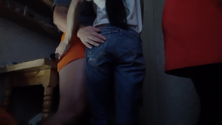 Lesbian-illusion: Šukám sousedku do pusy a snažím se stříkat rychleji, zatímco...