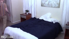 Un rapidito con una rubia gemela a pelo y detrás de escena
