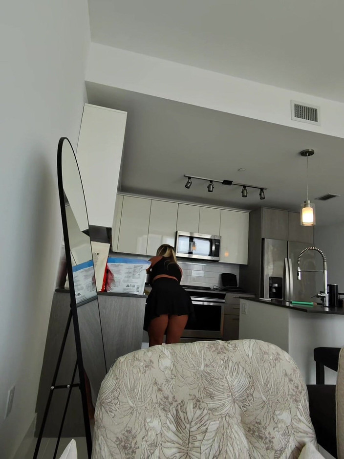 Chokobanana: C’était soit je baise la femme de ménage, soit mon...