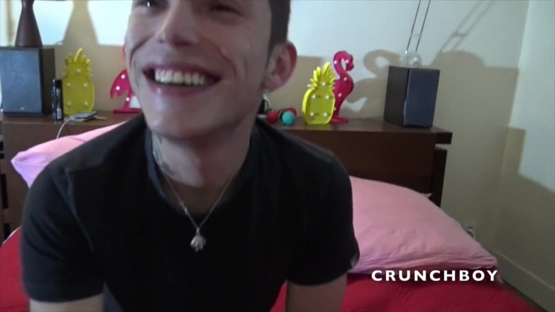 Jess Royan XXX: Jess šuká v Paříži sexy mladého hetero chlapce zvědavého