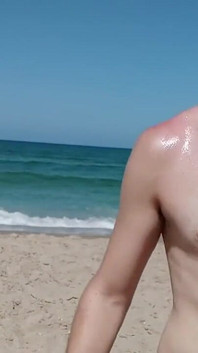 Homosexual sexy se fute pe plajă