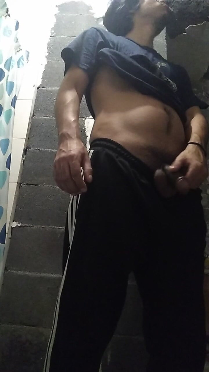 AlexAlejandro13: 进入厕所