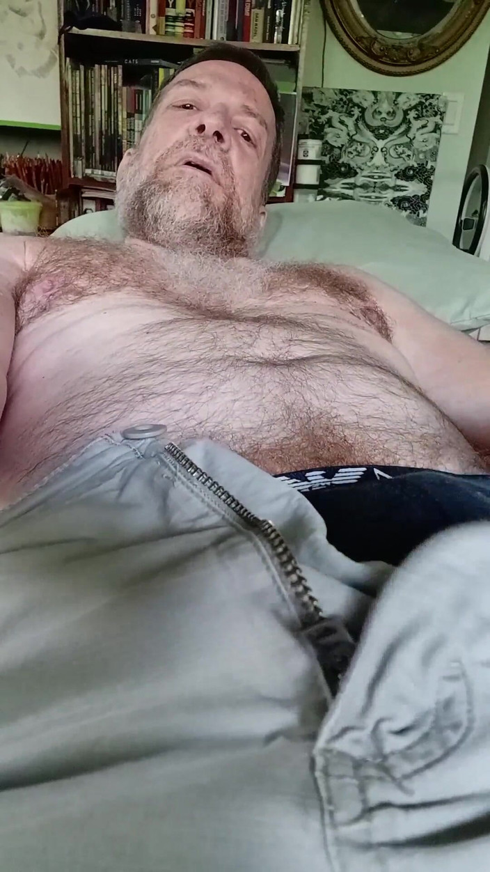 Hairyartist: Bạn muốn tôi đưa con cu của tôi ra jo