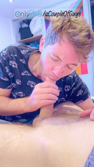 ACoupleOfGuys: O kadar azgındım ki yarakları birlikte ovmak zorunda kaldı çok fazla...