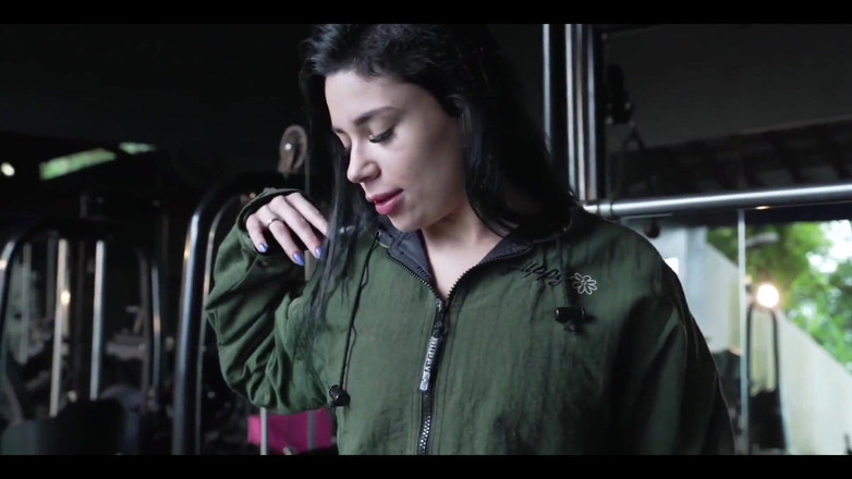 Jenni Faria: Ich war beim training im fitnessstudio, als zwei heiße typen...