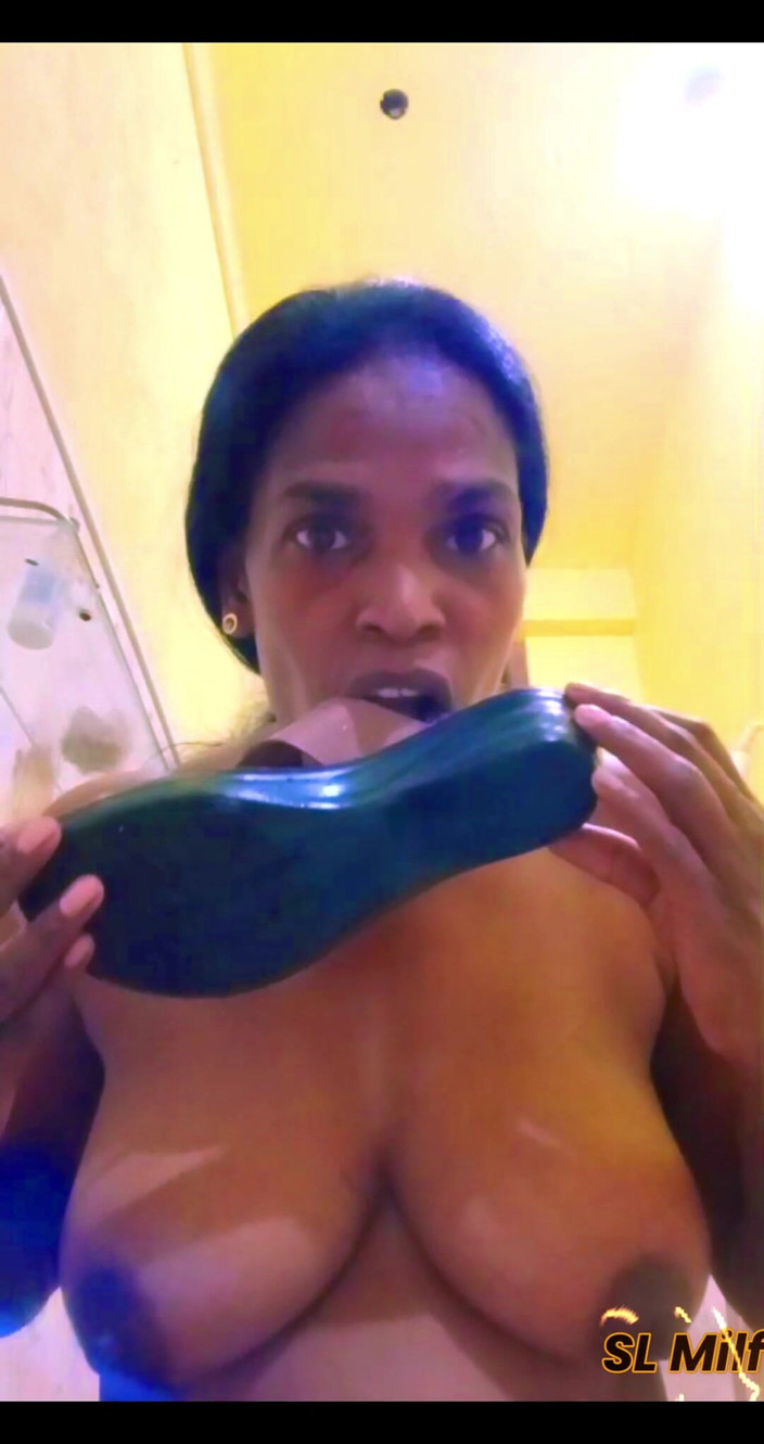 JANAKI: Hola, estoy en el baño