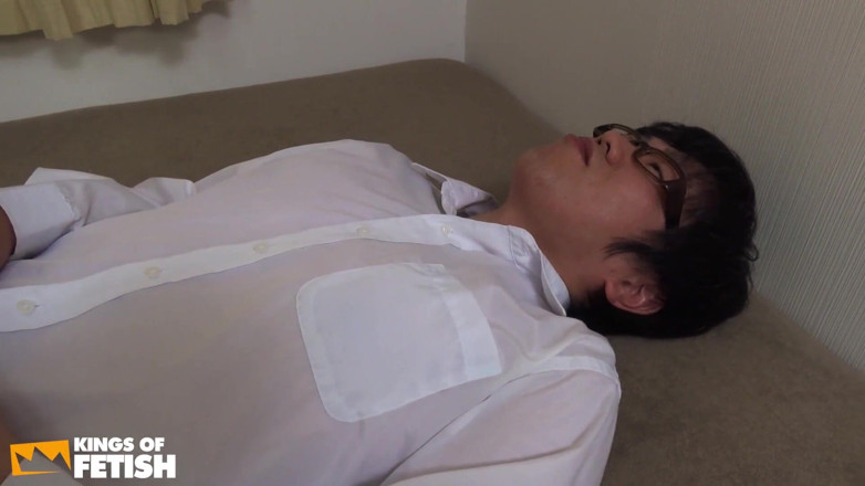 Pure Japanese adult video ( JAV): Cowok pemalu jilat memek dan pantat gadis imut jepang sebelum...