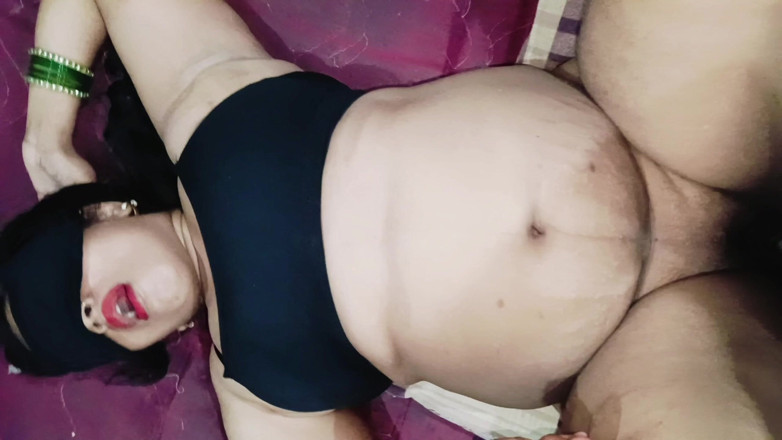 Sexy_girl_nehu: Siyah sutyen giyen yengeyi sıkı amına sertçe siktim; Domaltarak onu...