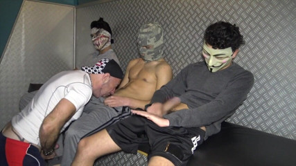 SEX WITH STRAIGHT BOY CURIOUS: Chupando 4 chicos heterosexuales para sexo no gratis