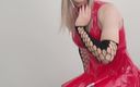 Nicole Nicolette: Provocando em mini vestido vermelho de pvc, leggings pretas e...