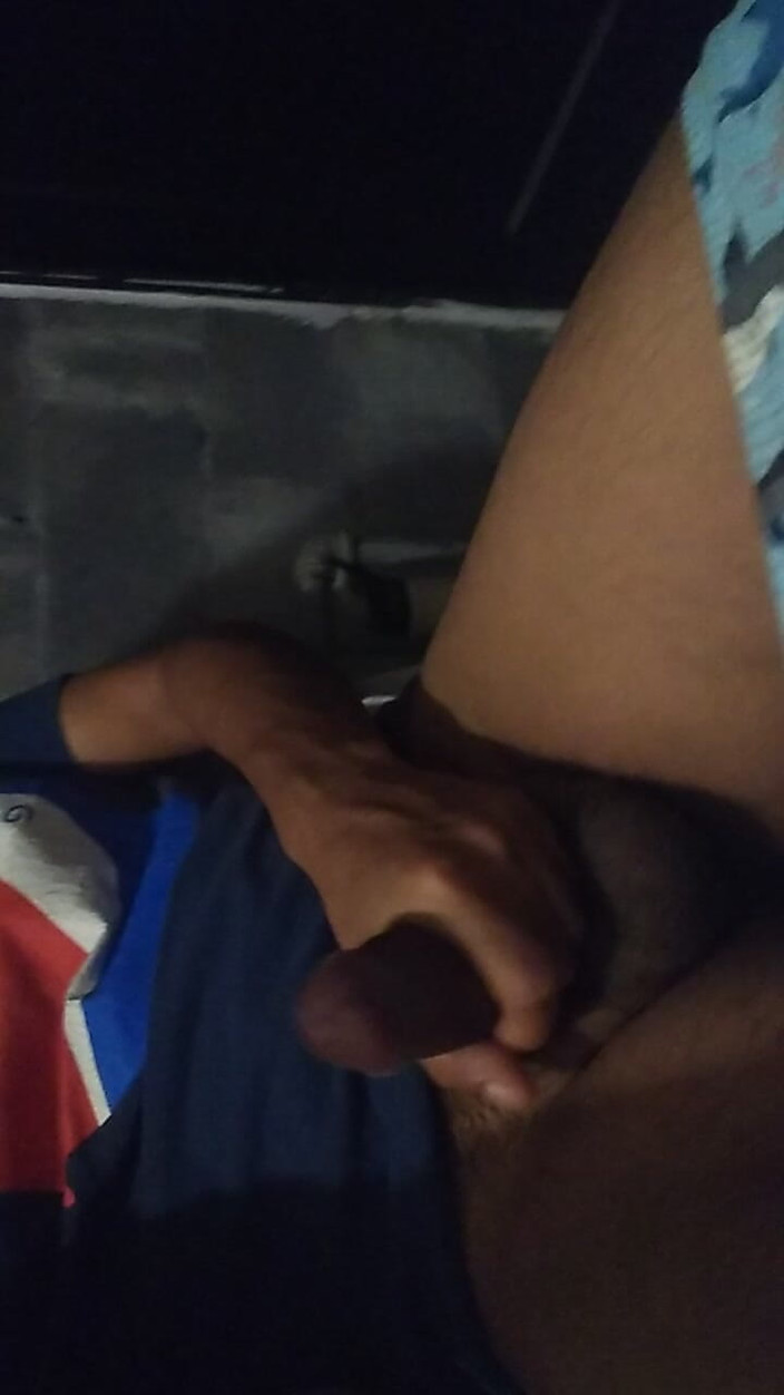 AlexAlejandro13: Quanto può il mio cazzo misurare come sembra masturbarsi