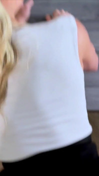 Ho preso un grosso creampie dal mio capo BBC per salvare il mio lavoro! Mi ha scopato sulla mia scrivania e mi ha fatto schizzare! (video completo)