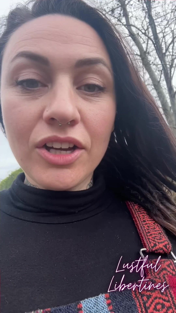 Lustful Libertines: Benimle yaramaz bir yürüyüşe gel