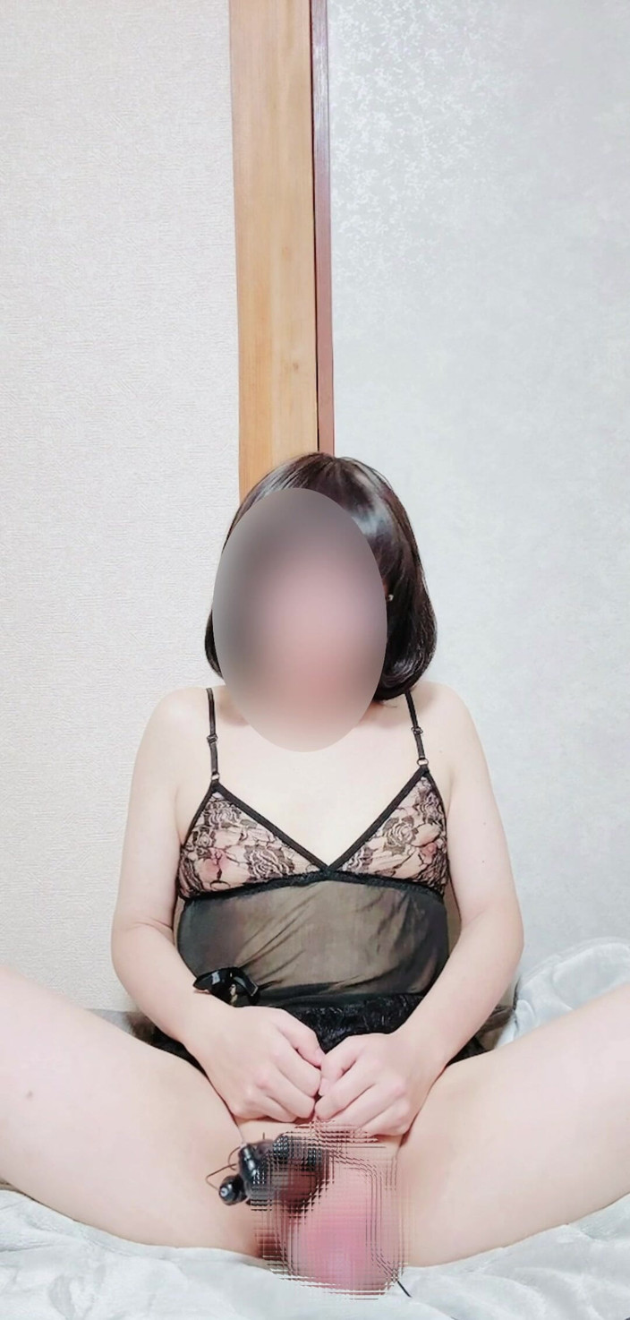 Madoka: Мастурбация вибратором ледибоя