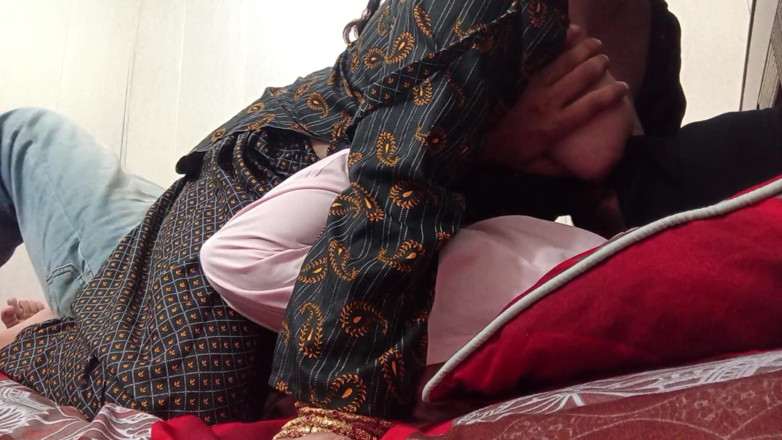 QueenbeautyQB: Soție indiană desi în Salwar Kameez cu soțul futut dur