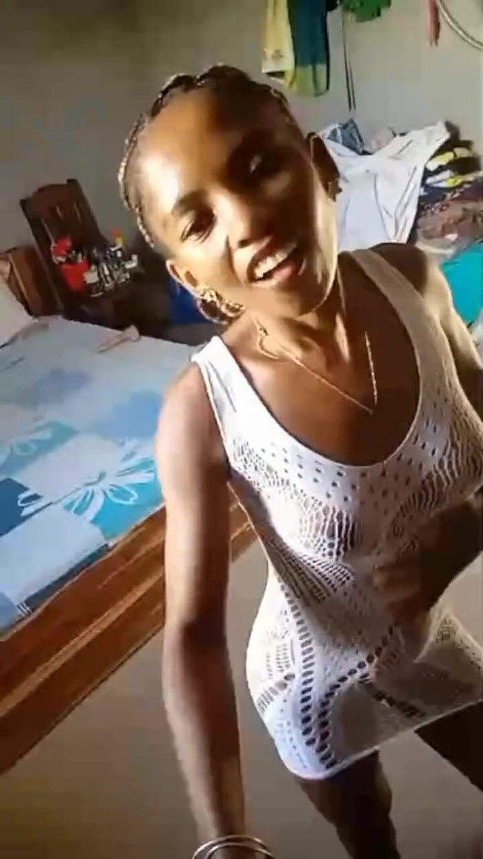 Kakazo shop: Moje přítelkyně plynná Sama ve svém pokoji