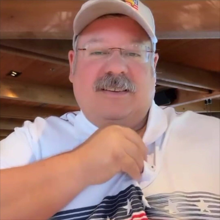 Hand free: Big Belly Golfer Retired Handsome Older Man