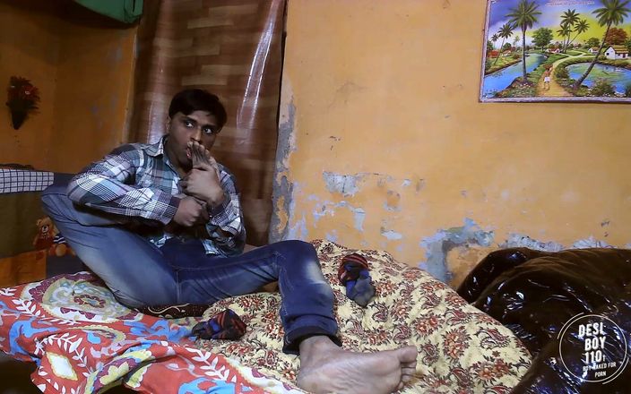 Indian desi boy: Pé gordo garoto indiano garoto pornô lambendo seus próprios pés