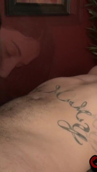 Logan leckt jimmy