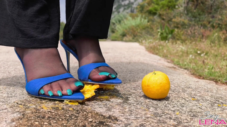 Goddess Lena: Crushing in Heels