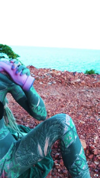 Saya melancap di luar lubang dubur saya dengan dildo sehingga saya perlu kencing