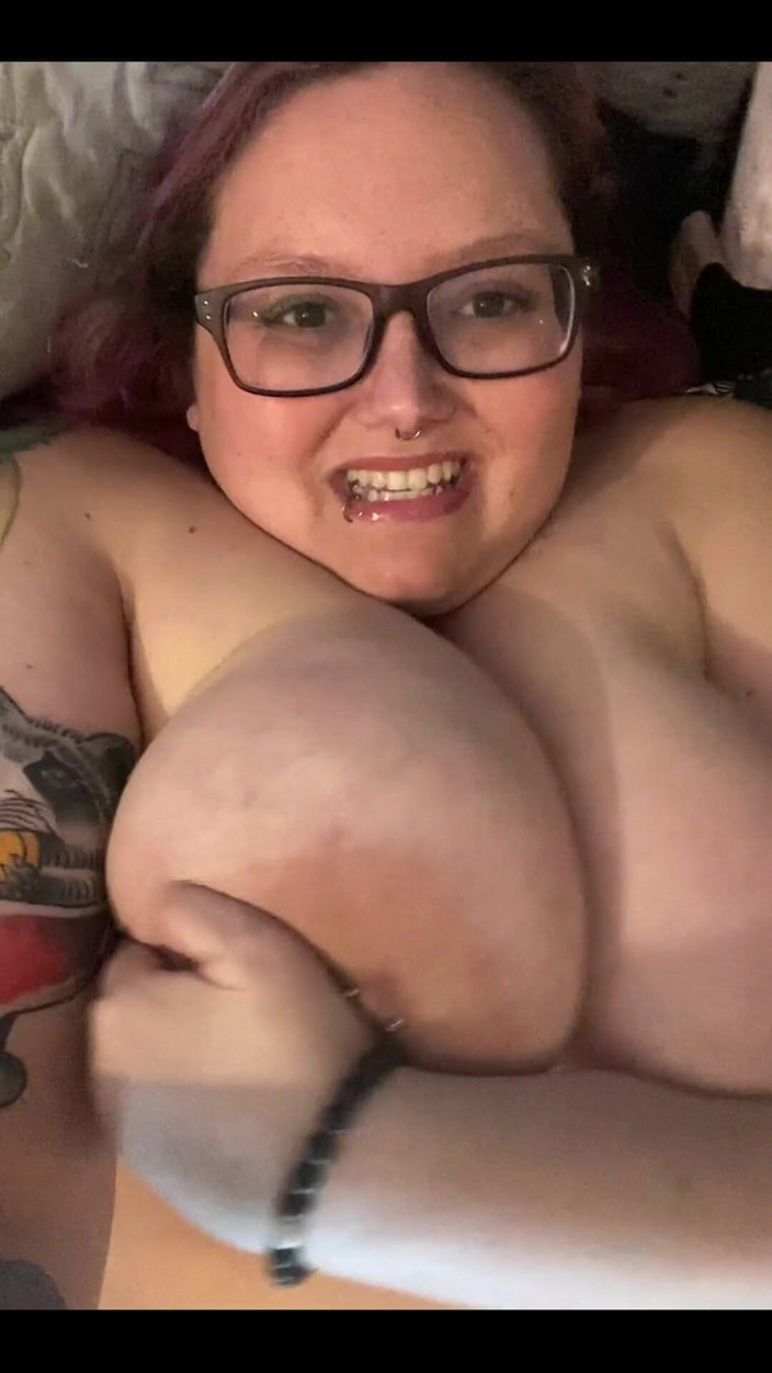 Sara Star: Pussy Is Freshly Waxed and Frisky
