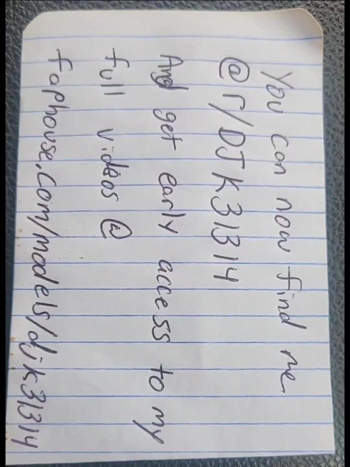 Djk31314: Je baise ma petite fille dans la chambre d’hôtel.