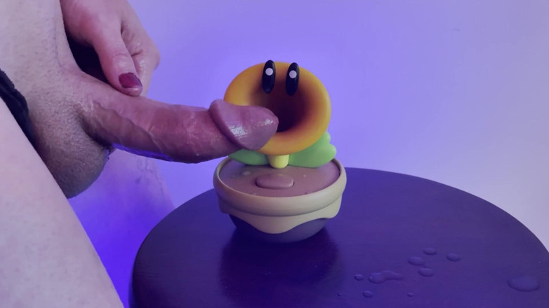 Ryley Rails: Heißer klebstoff bedeckende spielzeugfigur mit sperma