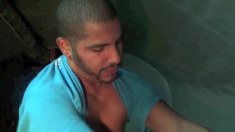 Sneaker gay: Submissão de pés para Ryan por árabe com grandes bolas dominantes