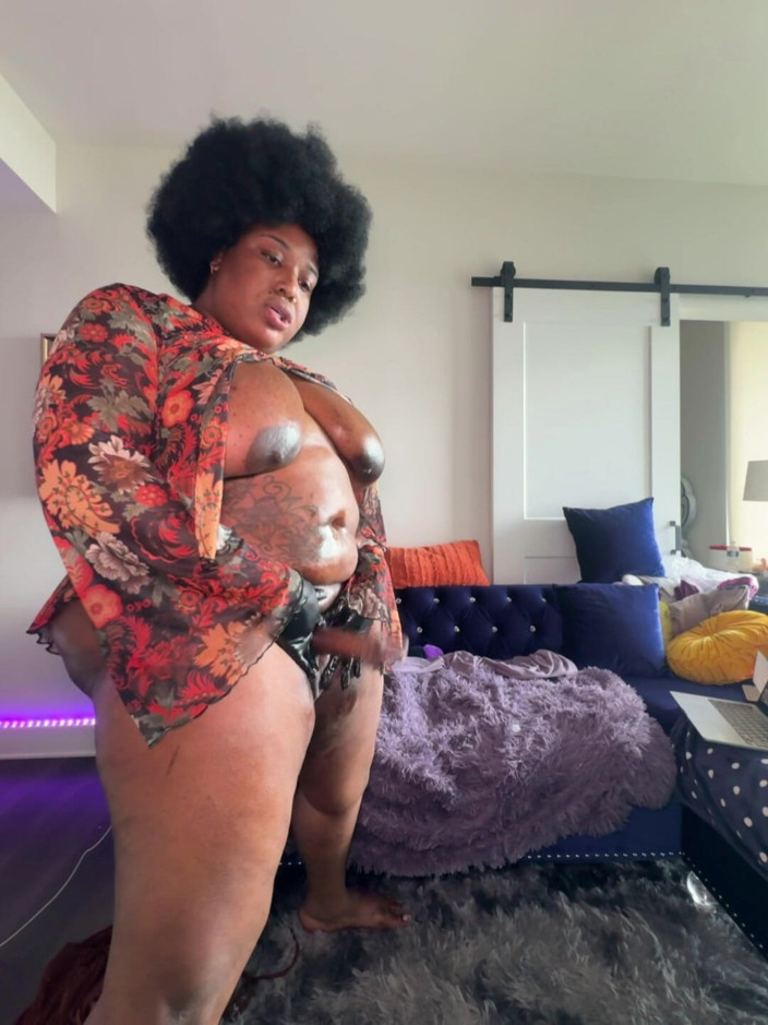 patravontesse: Foxxxy Cleopatra Big Strokes Her Bbd