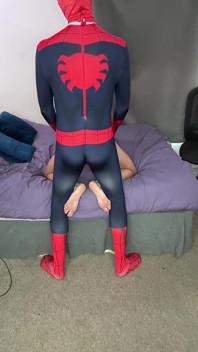 Người nhện chịch twink