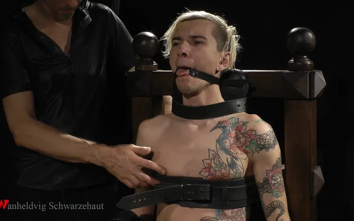 Wanheldvig: Nicky nipple tickling to throne