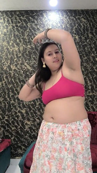 Puja bhabhi dedilhando buceta rosa