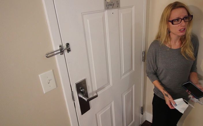 Shimmy cash: Angry Blonde White Girl Confronts Black Guy Upstairs and Gets...