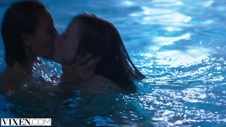 Vixen: Vixen - Janice Griffith y Ivy Wolfe se cuelan en el...