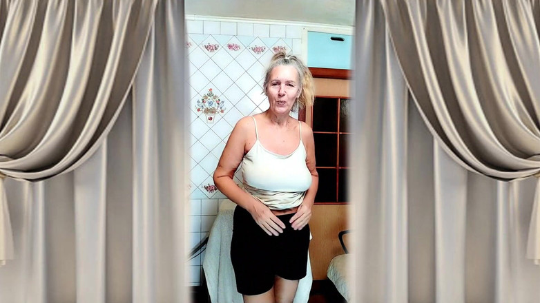 Lukerya: 집에서 촬영한 핫한 주부 Lukerya