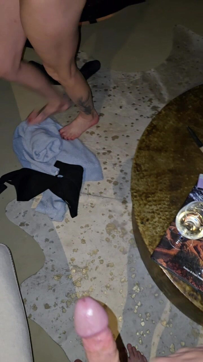 MFSquared: O mamă sexy reală suge și fute pula acasă și este pulverizată...