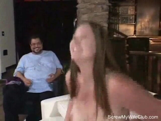 Screw My Wife Club: Schlampe mit dickem arsch reitet den schwanz eines fremden auf...