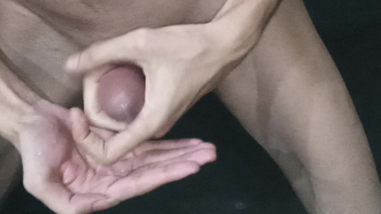 Mubasharali00: Mladý chlapec masturbuje velký penis