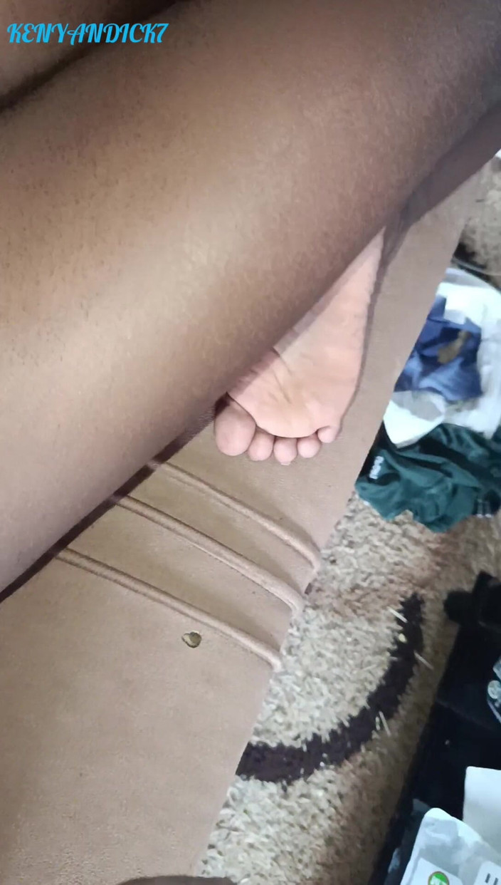 Kenyan Dick7: Domácí Sám nahý s mojí sexy ebenovou drobnou kočičkou chytá...