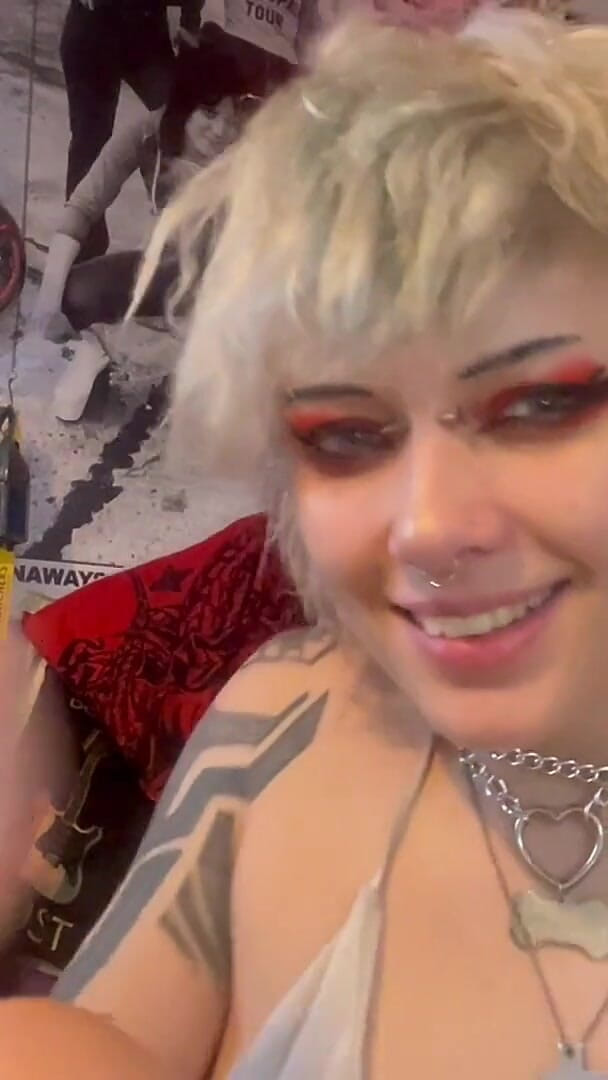 Glitterqueen1999: Fute-mi rujul de pe fratele vitreg
