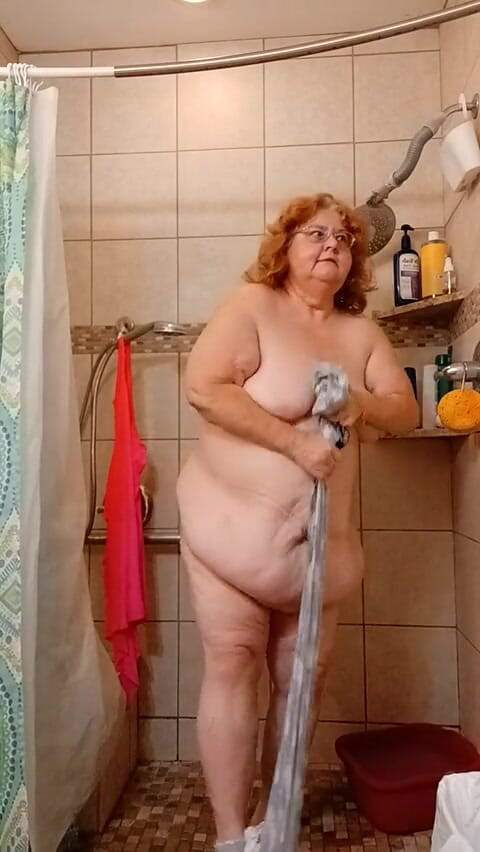 BBW nurse Vicki adventures with friends: Verdammt, ich habe meine hose angepinkelt, guck?