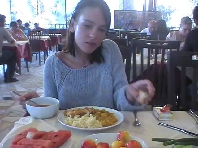 Hot Euro Girls: Ragazza in vacanza con il suo fidanzato
