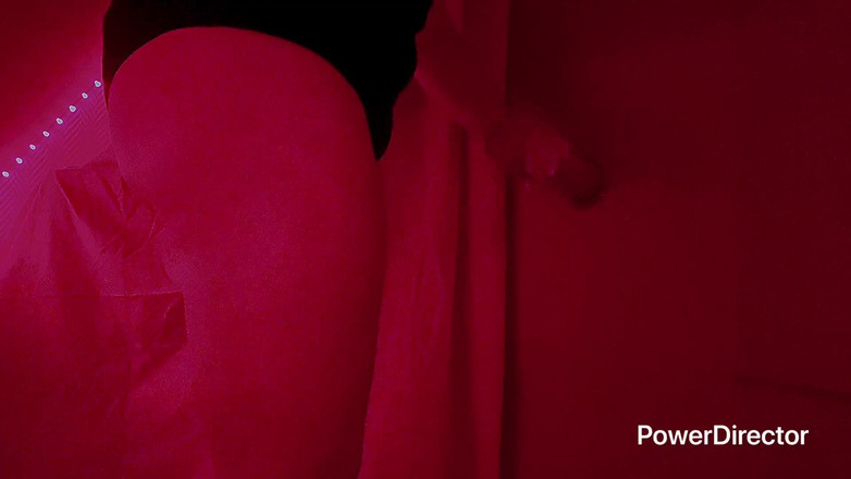 Galy: GloryHole en un baño disco, chupo a un extraño