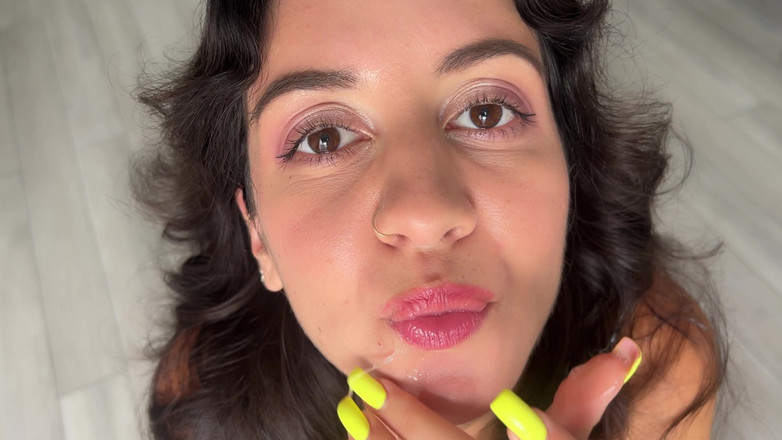 Katty West: na boca brincando com esperma